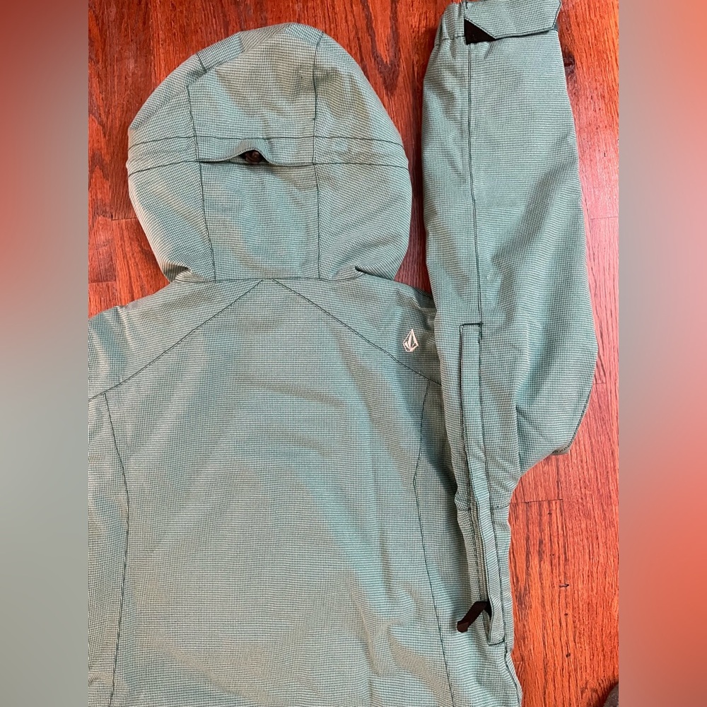 Volcom Snowboard Jacket - Picture 4 of 9